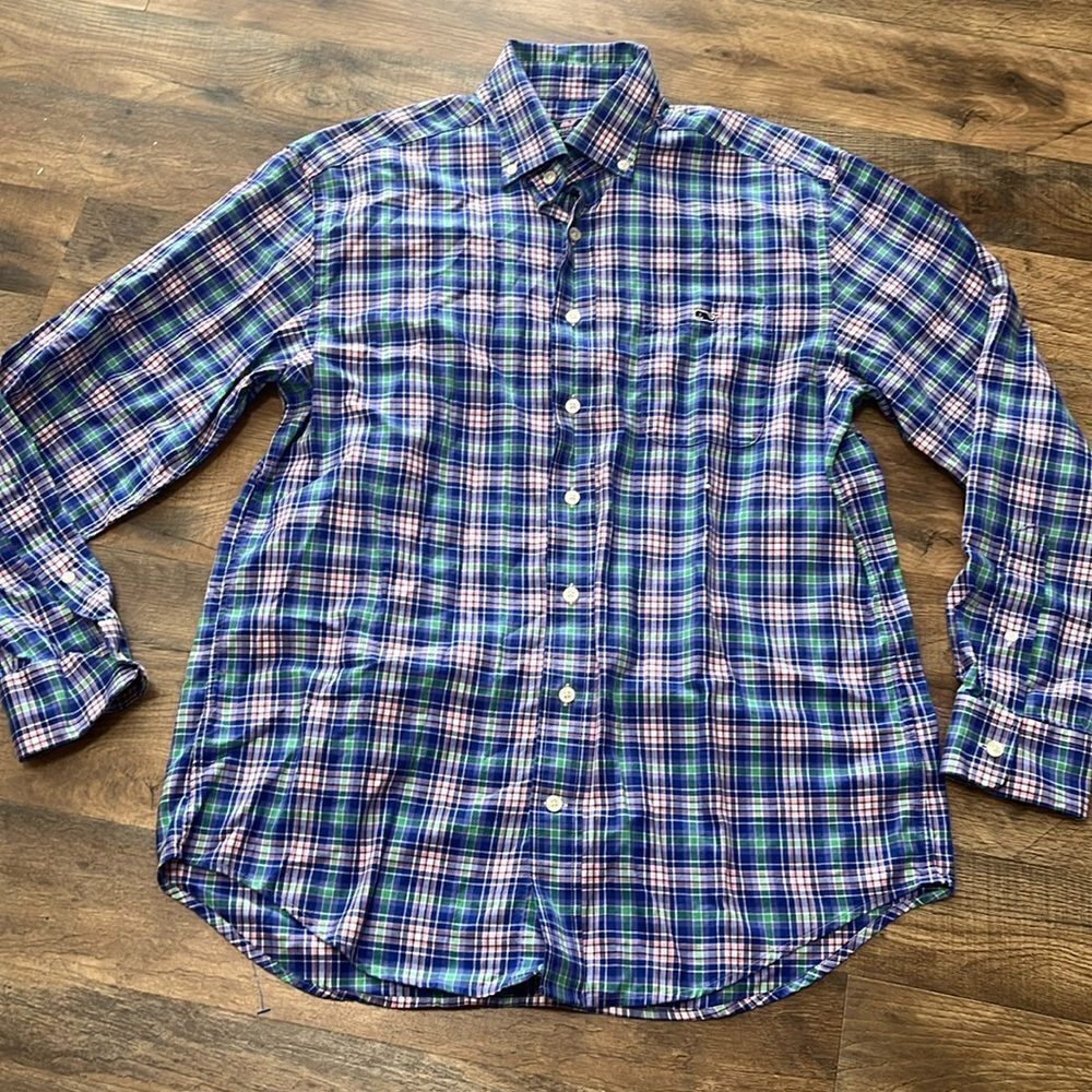 Vineyard Vines long sleeve button down shirt size medium